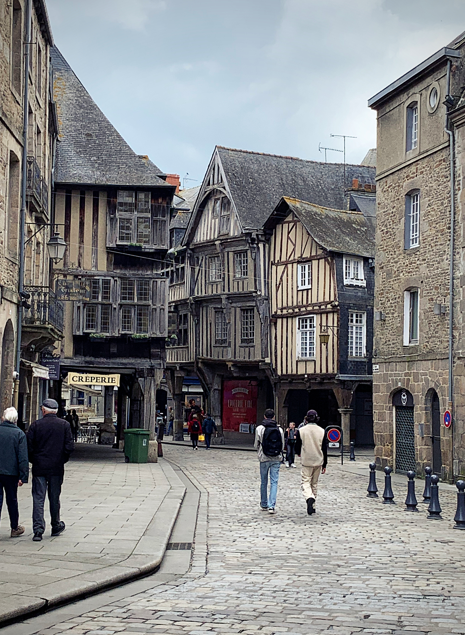 Dinan Dinan